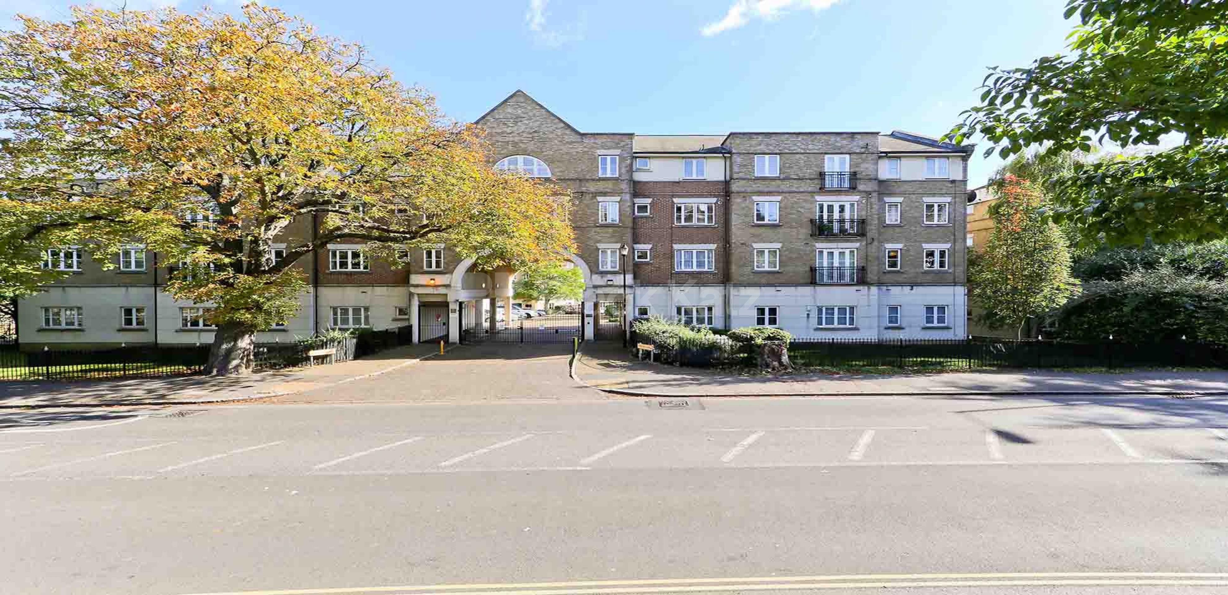 			NEW INSTRUCTION (Includes private parking)., 2 Bedroom, 1 bath, 1 reception Apartment			 Morden House, Bristowe Close, Brixton SW2